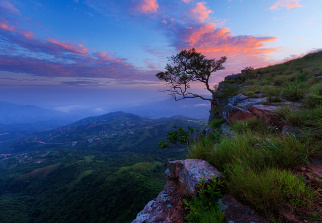 Discover the Enchanting Beauty of the Valley of 1000 Hills